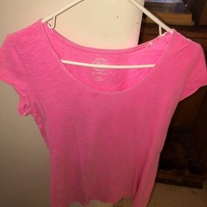 pink t-shirt